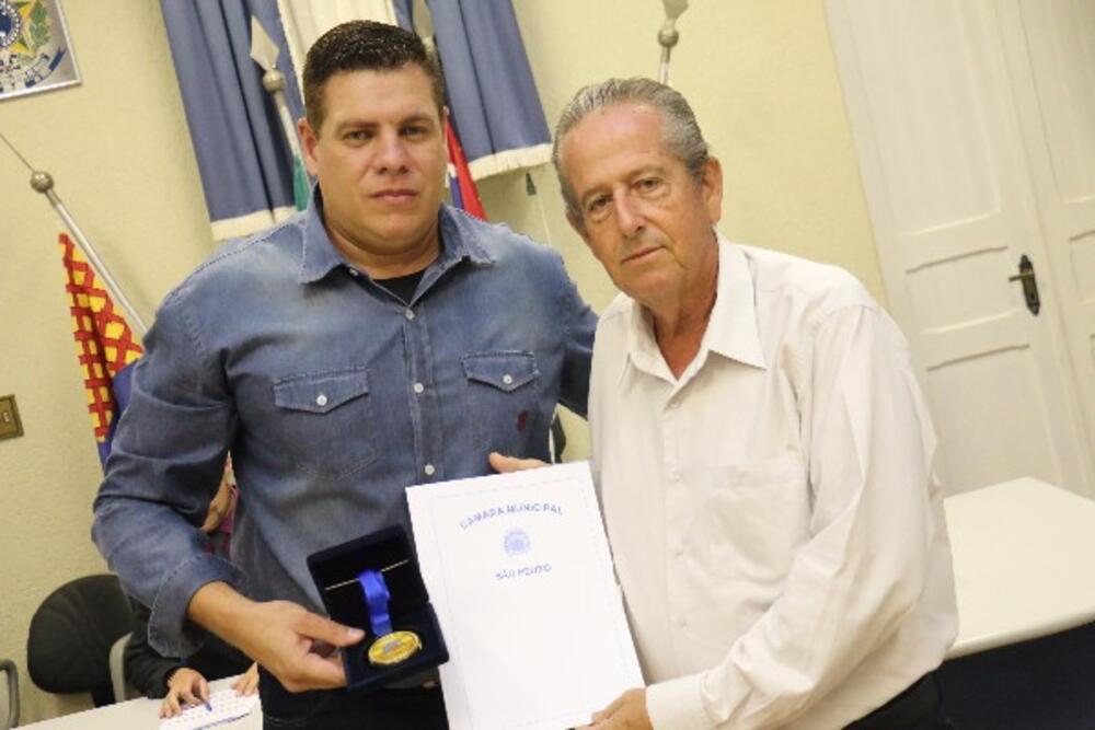 CÂMARA REALIZA SOLENIDADE DE ENTREGA DE MEDALHAS DE MÉRITO LEGISLATIVO