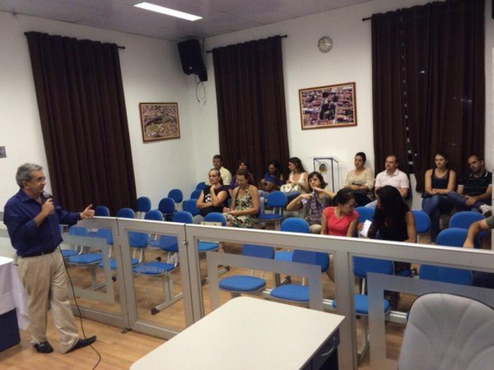 ESPECIALISTA EM LEISHMANIOSE APRESENTA PALESTRA NA CÂMARA MUNICIPAL