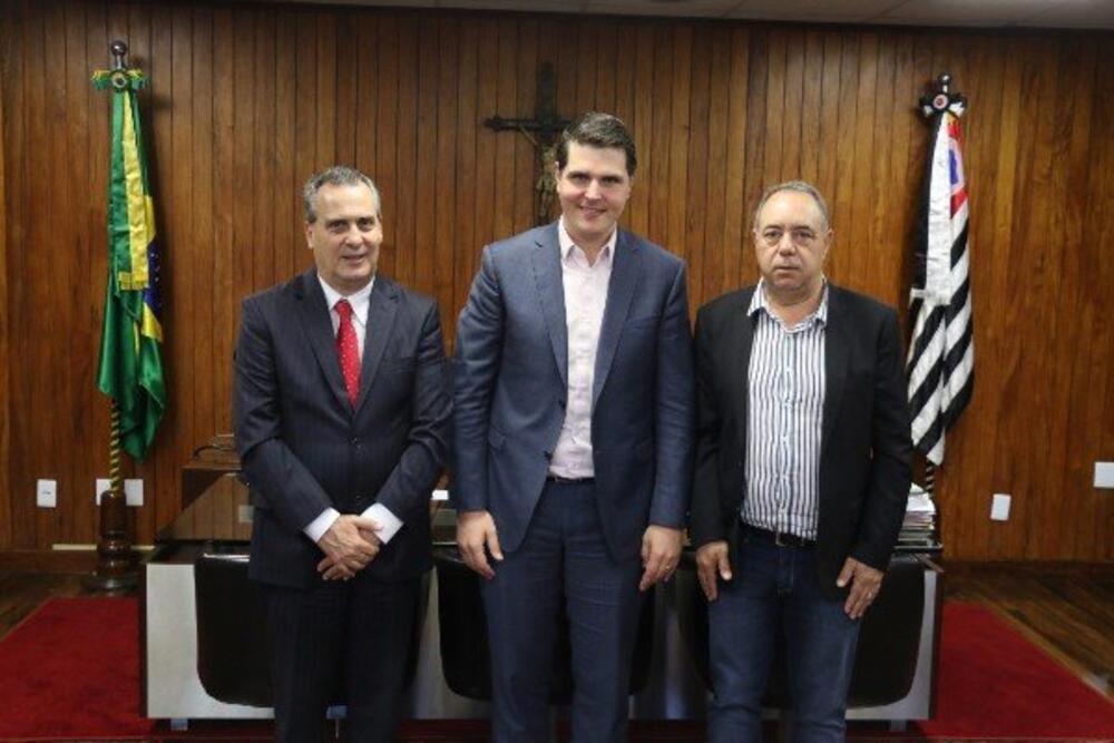 PRESIDENTE DA CÂMARA MUNICIPAL BUSCA RECURSOS PARA A SANTA CASA DE SÃO PEDRO