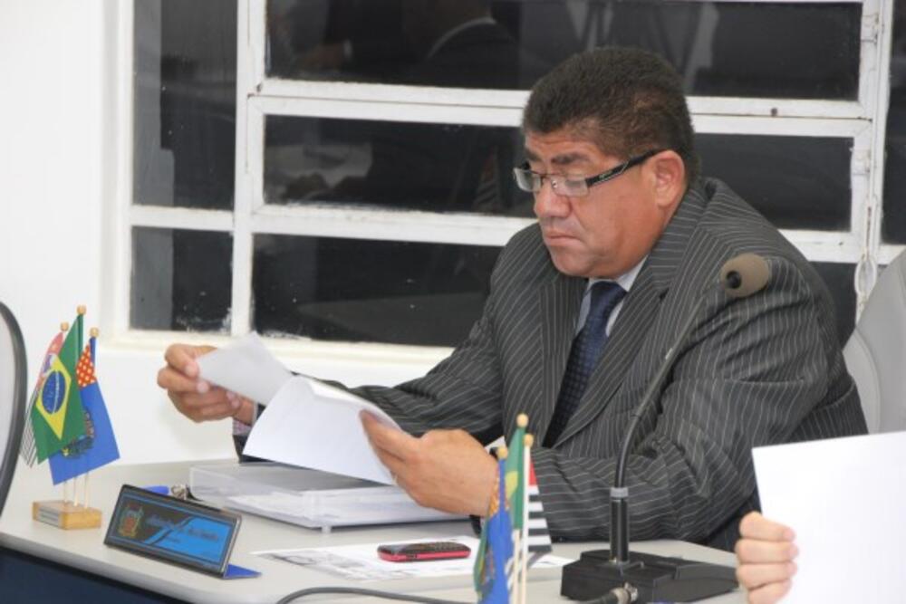 TONINHO DINGÃO COBRA LIMPEZA NO TERRENO DE PROPRIEDADE DO MINISTÉRIO DE MINAS E ENERGIA