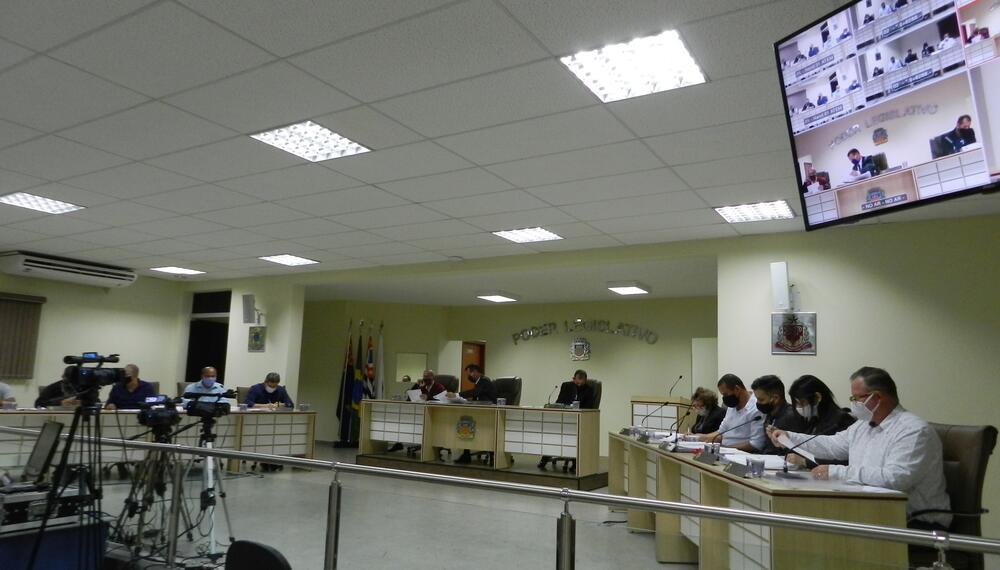 DECRETO LEGISLATIVO CONCEDE TÍTULO DE CIDADÃO SÃO-PEDRENSE A LAURO BONTORIN LEITE