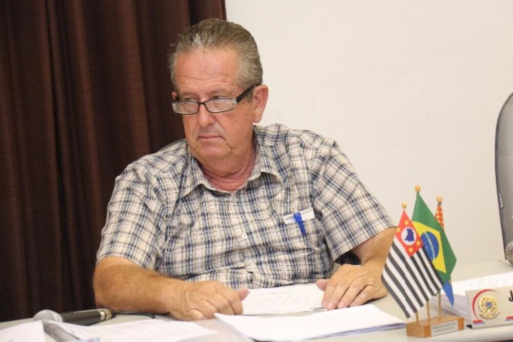 MÁRIO DE BARROS PRESTA VOTOS DE CONGRATULAÇÕES E AGRADECIMENTO A PREFEITO E VICE PREFEITO